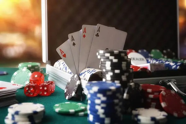 Live Capsa Susun dealer arranging player cards into three hands on nesiabet table